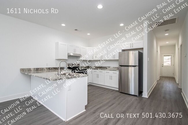 Building Photo - 1611 Nichols Rd