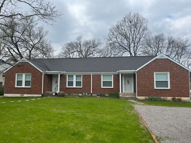 Building Photo - Renovated 2 Bedroom/ 1 Bath Duplex minutes to 12th South, Lipscomb, Belmont and Vandy