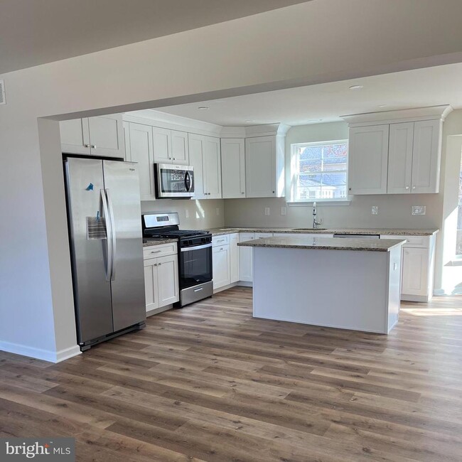 Building Photo - 7 Maloney Ave