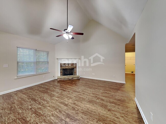 Building Photo - 3740 Scotland Ln SW