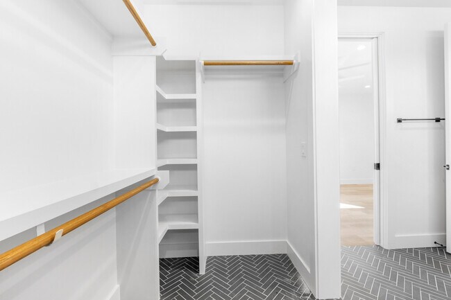 Building Photo - 2101 Thrasher Ln