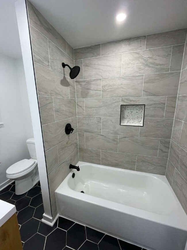 Building Photo - 107 Shoup St