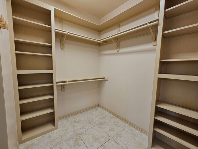 Building Photo - 5618 Ironwood Ct
