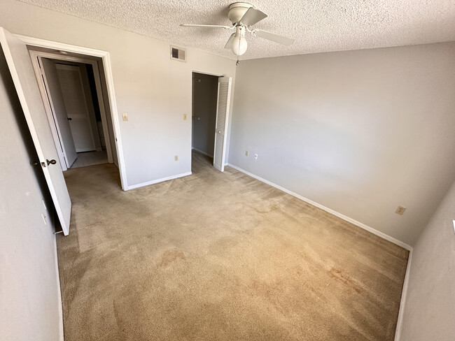 Building Photo - 18206 Glenmoor Dr