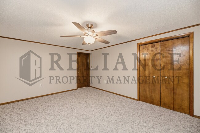 Building Photo - 428 Peach Tree Ln