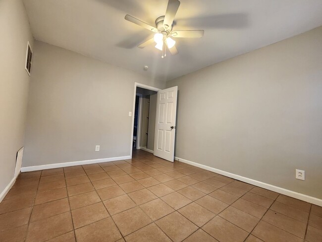 Building Photo - 634 S Wheatland Ave