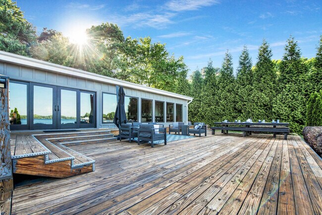 Building Photo - 643 Isle of Pines Rd