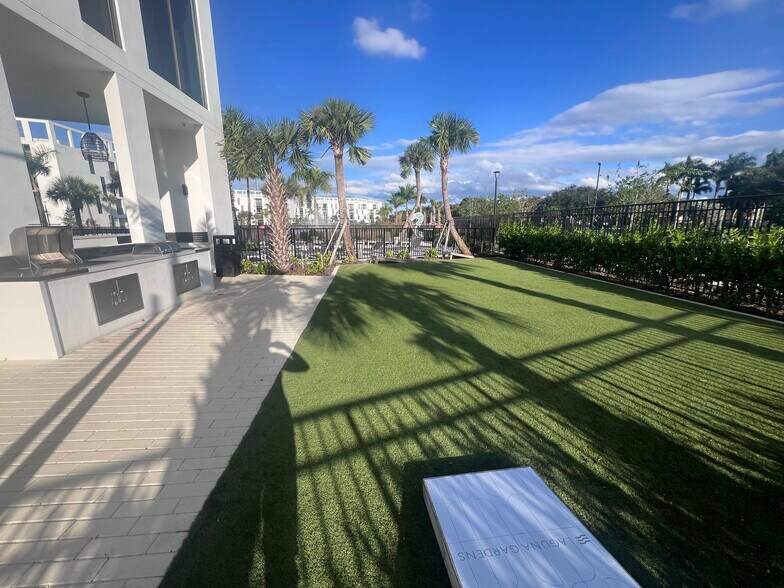 Building Photo - 20421 NW 20th Ct