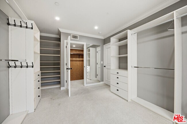 Building Photo - 4316 N Clybourn Ave