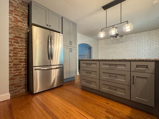 Building Photo - Charming 2 Bed 1.5 Bath Home in Haymount