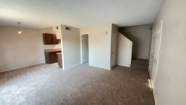 Building Photo - 5902 W Golden Ln