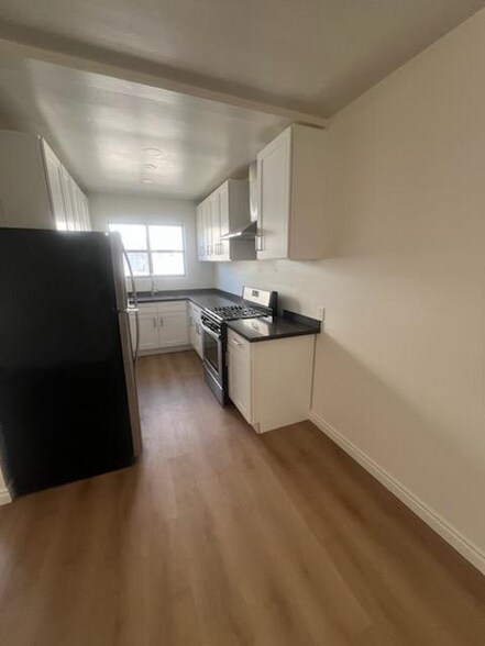 Building Photo - 3636 Mentone Ave