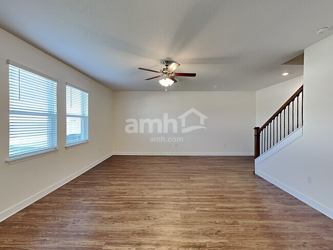 Building Photo - 552 Pointe Dr