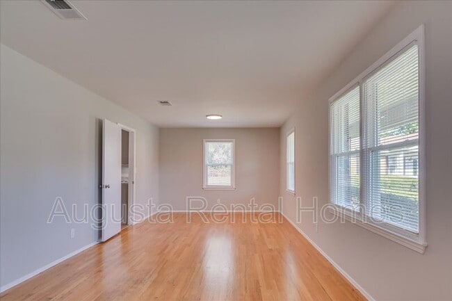 Building Photo - 3210 Trailwood Ct