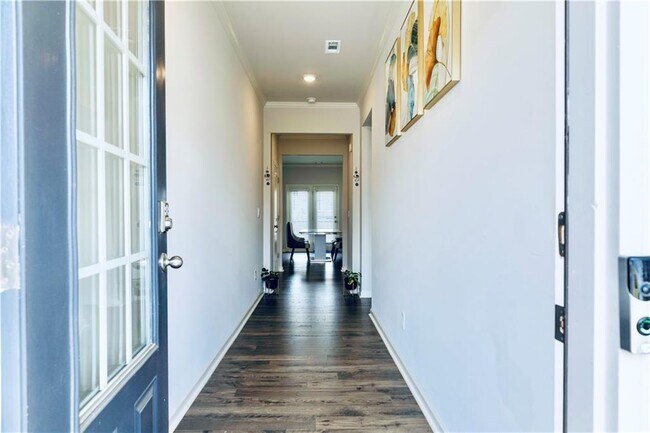 Building Photo - 325 Fernbrook Trl
