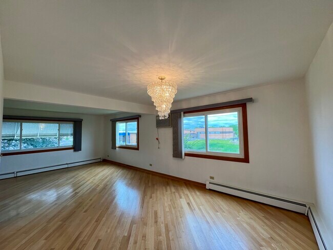 Building Photo - 8887 N Grace Ave