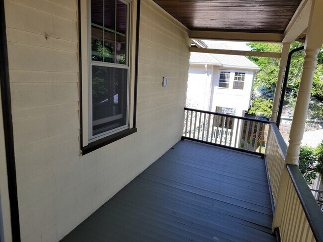 Building Photo - 133 Fairview Ave