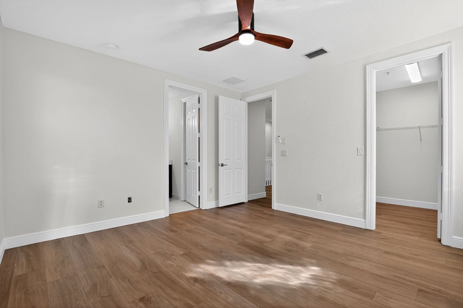 Building Photo - 645 Amador Ln