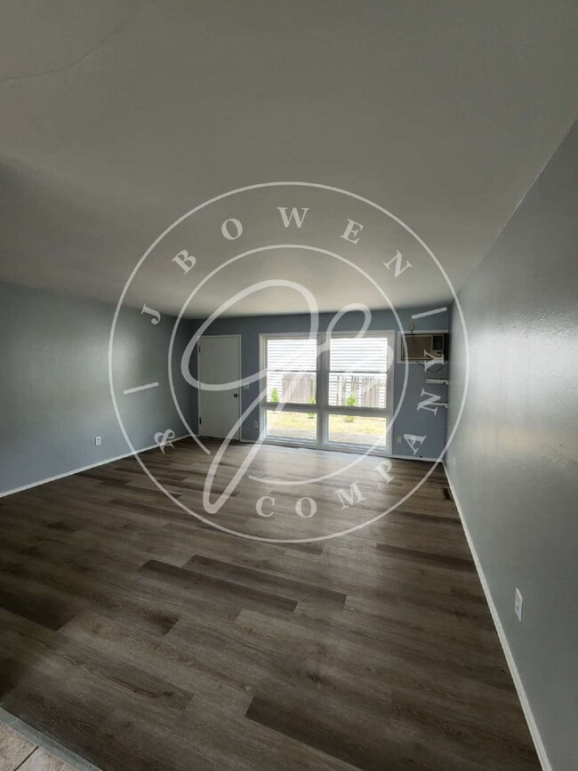 Building Photo - Charming 3-Bedroom Home in Toledo walking ...