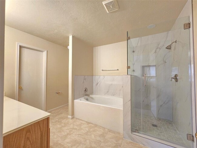 Building Photo - 4011 Lone Dove Ct