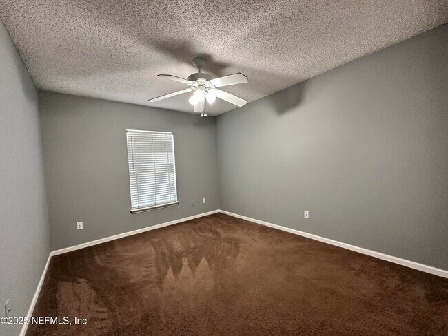 Building Photo - 9007 Bridgecreek Dr W