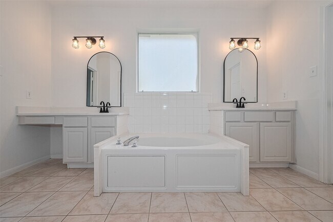 Building Photo - 15603 Mustang Island Dr
