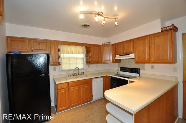 Building Photo - 3 br, 1.5 bath House - 4010 Queenswood Drive