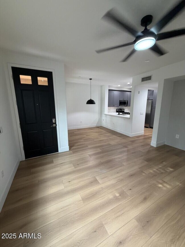 Building Photo - 17850 N 68th St