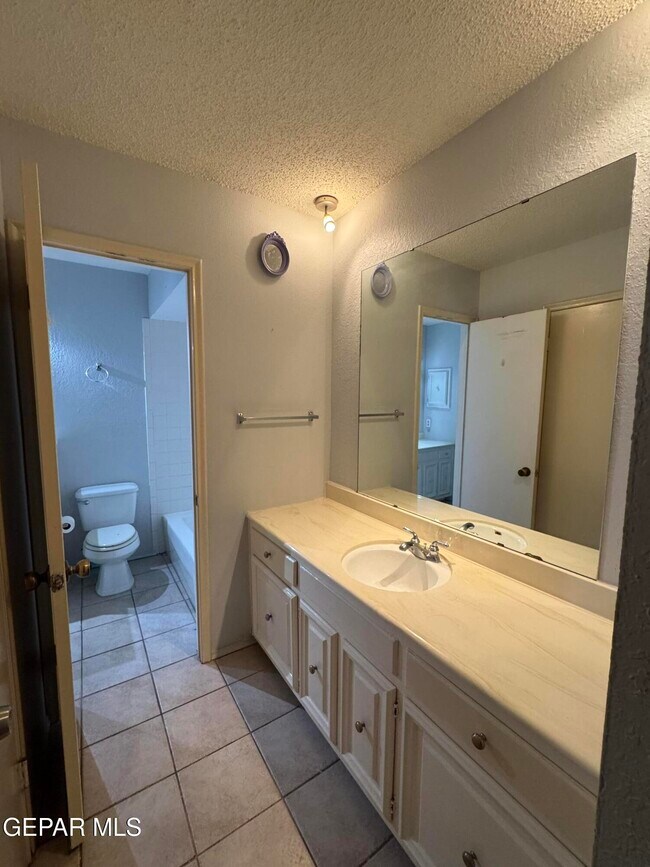 Building Photo - 6201 Escondido Dr