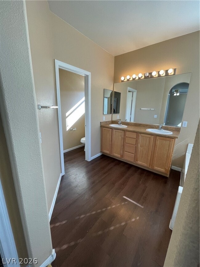 Building Photo - 733 Emerald Idol Pl