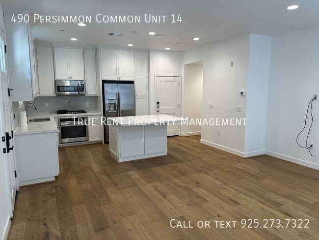 Building Photo - Gorgeous 3 Bed, 2.5 Bath Home in Desirable...