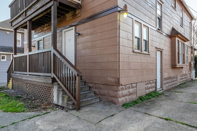 Building Photo - 679-703 Sherman St