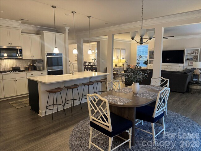 Building Photo - 1058 Thoroughbred Dr.