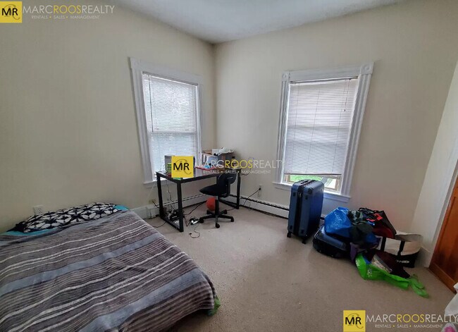 Building Photo - 149 Centre St