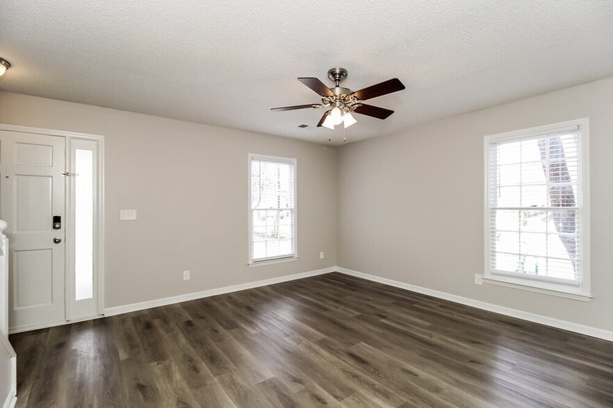 Building Photo - 5196 Olde Mill Dr NE