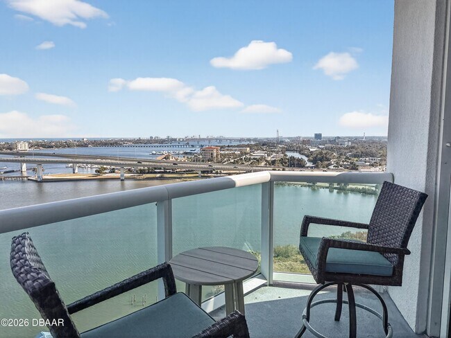 Building Photo - 231 Riverside Dr