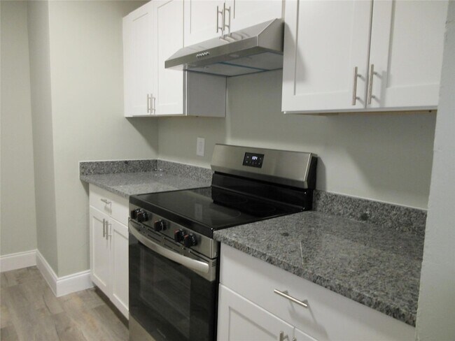 Building Photo - 4280 Woodside Dr
