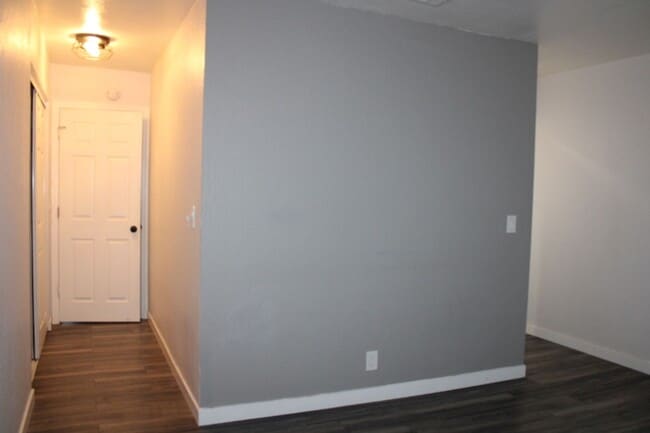 Building Photo - 130 Aster Ct