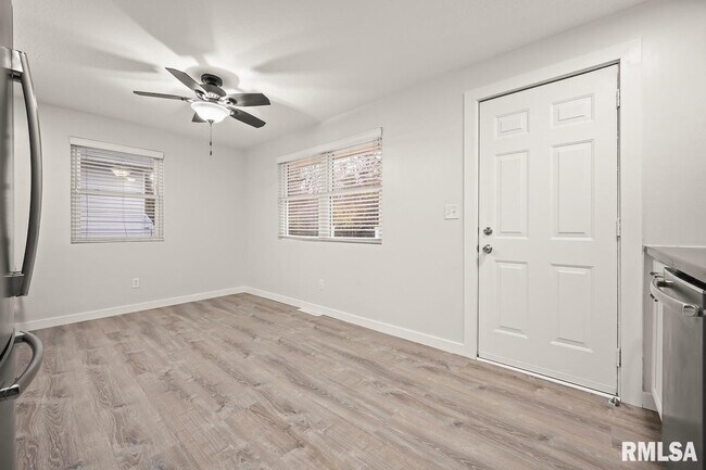 Building Photo - 6822 N Kimberly Dr