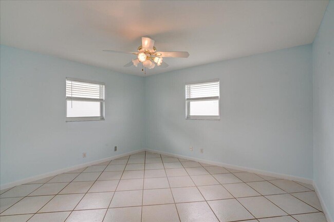 Building Photo - 2086 SW 12th Ave