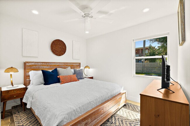 Building Photo - 107b A St