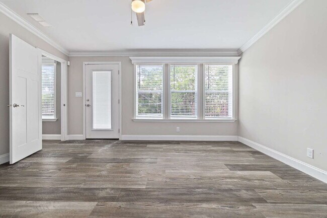 Building Photo - "Spacious 4-Bedroom Retreat with 3400 Sq F...