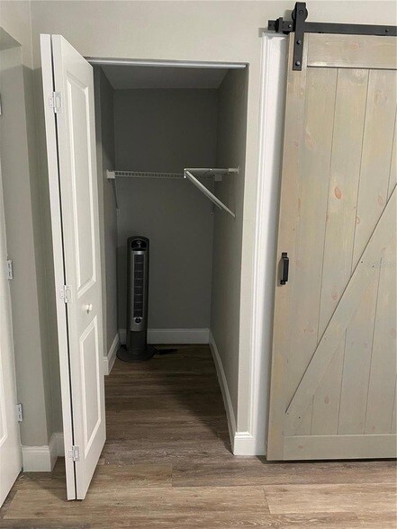 Building Photo - 7014 Glenview Dr