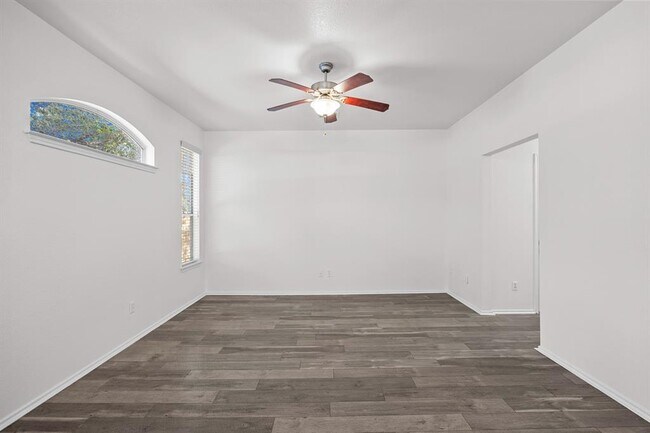 Building Photo - 10208 Laredo Dr