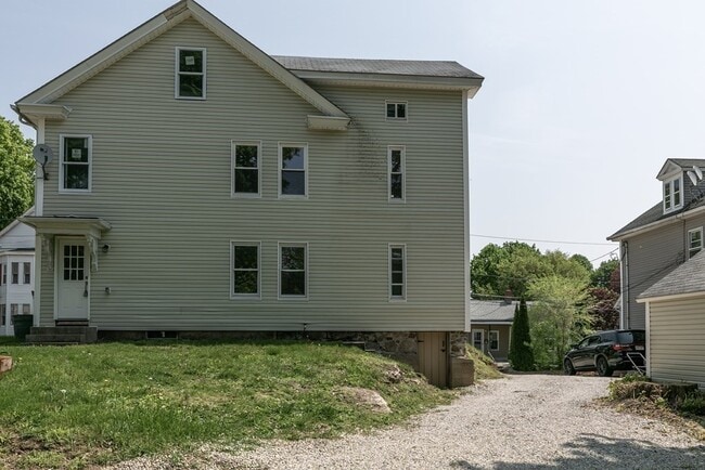 Building Photo - 10 5th Ave