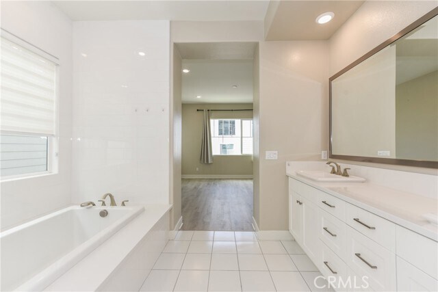 Building Photo - 113 Pitch