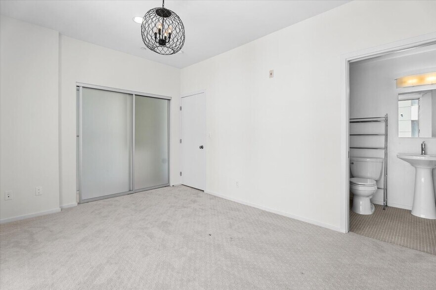 Building Photo - 4151 Redwood Ave