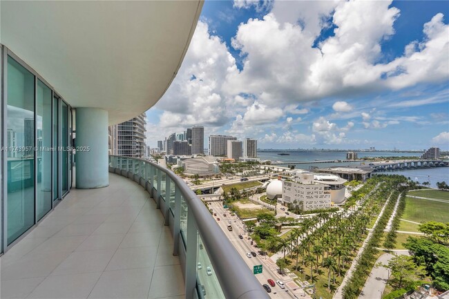 Building Photo - 900 Biscayne Blvd