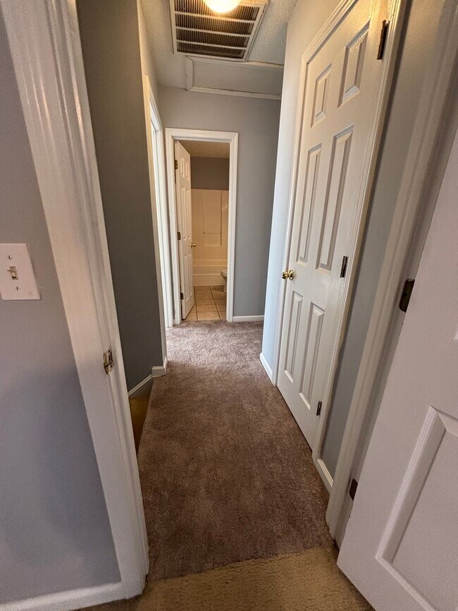 Building Photo - 216 Springfield Cir