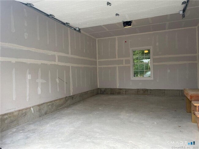 Building Photo - 12 Sleepy Hollow Pentway